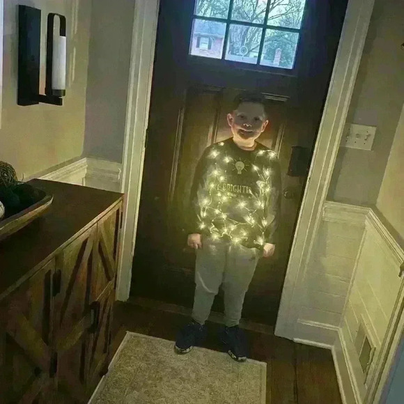 100 Days of school shirt. Size 10/12 Item # 1H - Picture 7 of 7